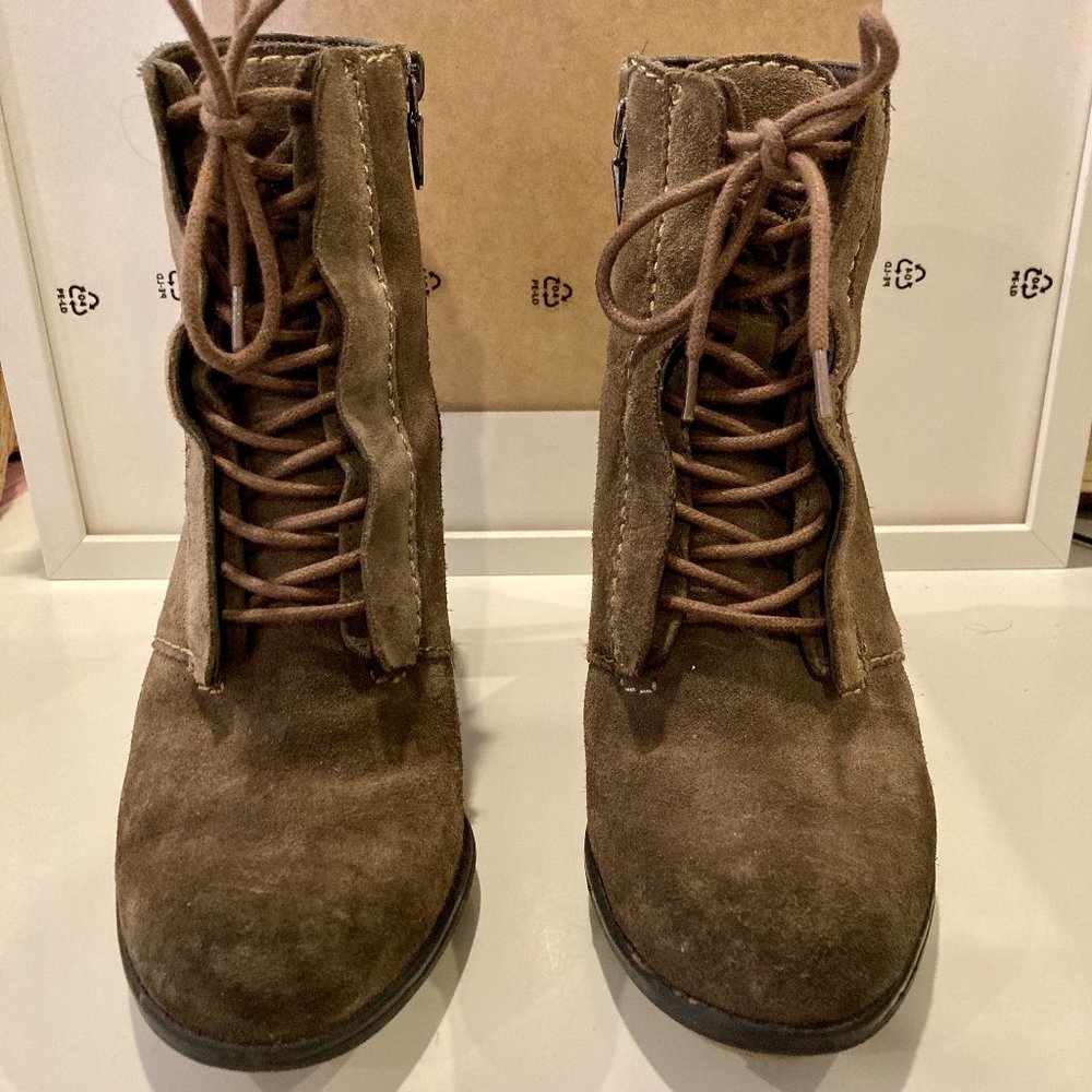 Clarks laced up grey suede heeled booties | Size 8